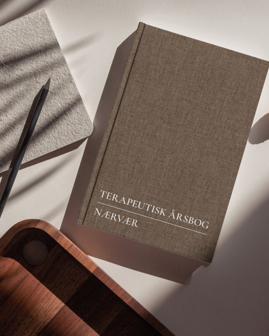TERAPEUTISK ÅRSBOG | NÆRVÆR | PRESALE